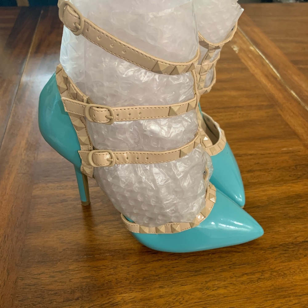 Wild Diva two tone stilettos  turquoise/ tan